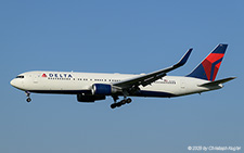 Boeing 767-332ER | N174DZ | Delta Air Lines  |  This Boeing 767-300 was delivered to Delta Air Lines on 05NOV1998 and has been flying with this airline ever since. | Z&UUML;RICH (LSZH/ZRH) 20.06.2025
