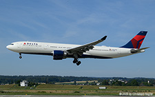 Airbus A330-302 | N822NW | Delta Air Lines  |  This Airbus A330 of Delta Air Lines is arriving from New York 30 minutes before schedule. | Z&UUML;RICH (LSZH/ZRH) 18.07.2025