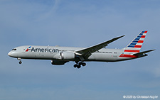 Boeing 787-9 | N824AN | American Airlines  |  The nose of this Boeing 787-9 had to be replaced and the replacement nose stems from United Airlines | Z&UUML;RICH (LSZH/ZRH) 18.07.2025