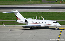 Bombardier BD.700 Global 5000 | CS-GLZ | untitled (Netjets Europe)  |  This Bombardier Global 5000 of Netjets Europe is about to enter its final parking position after its flight from Malta. | Z&UUML;RICH (LSZH/ZRH) 14.09.2025