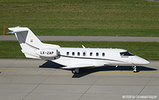 Pilatus PC-24 | LX-ZAP | untitled (JetFly Aviation)  |  This Pilatus PC-24 is seen here taxing towards its parking position in sector 1 after a flight from Grosseto. | Z&UUML;RICH (LSZH/ZRH) 04.11.2025